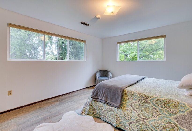 Expansive Lake Forest Park Home W/ Private Deck!