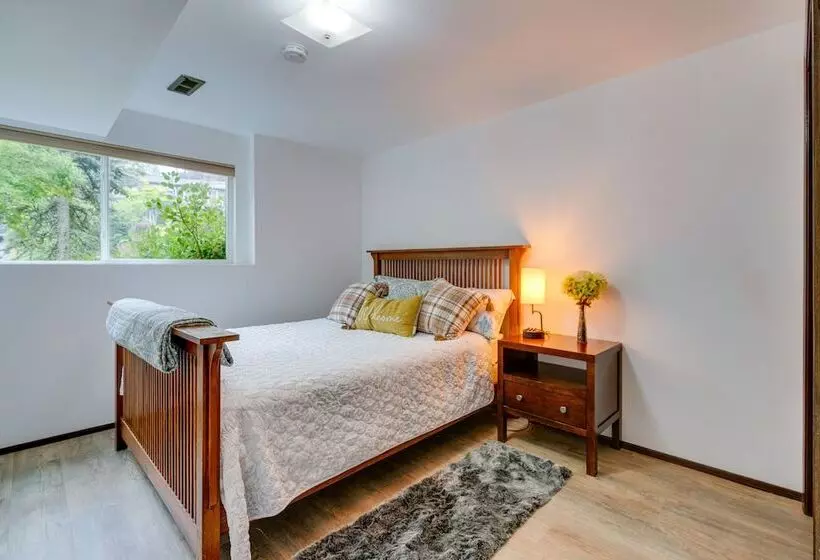 Expansive Lake Forest Park Home W/ Private Deck!