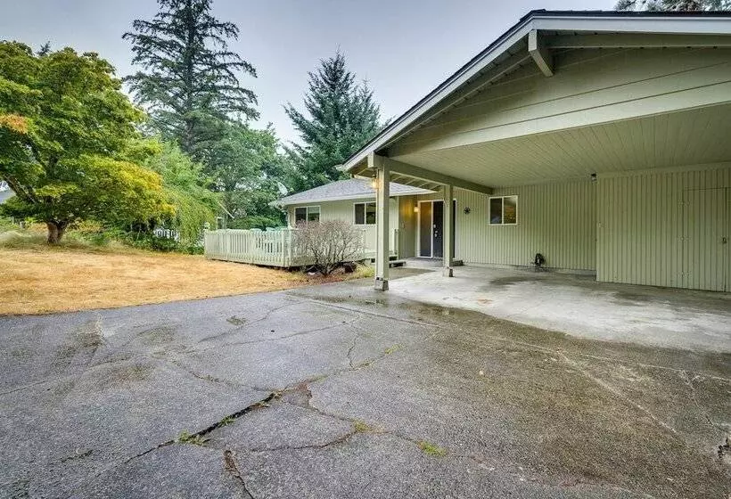 Expansive Lake Forest Park Home W/ Private Deck!