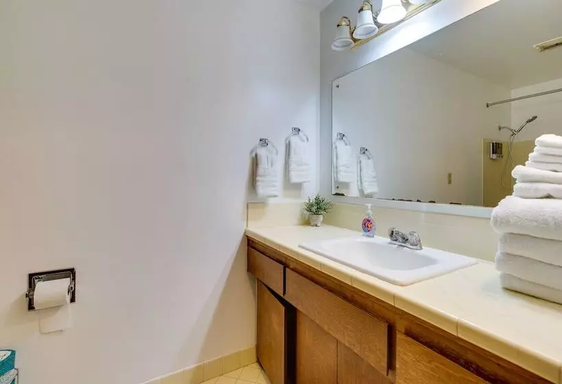 Expansive Lake Forest Park Home W/ Private Deck!