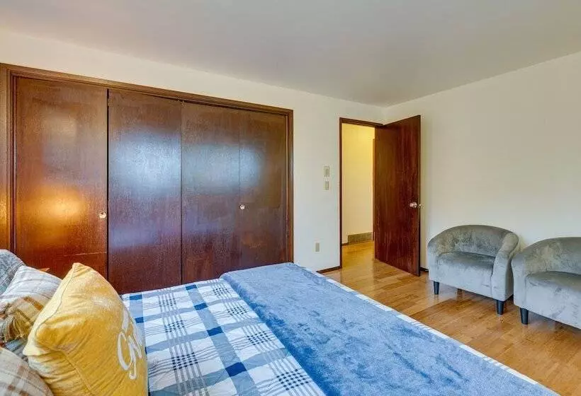 Expansive Lake Forest Park Home W/ Private Deck!