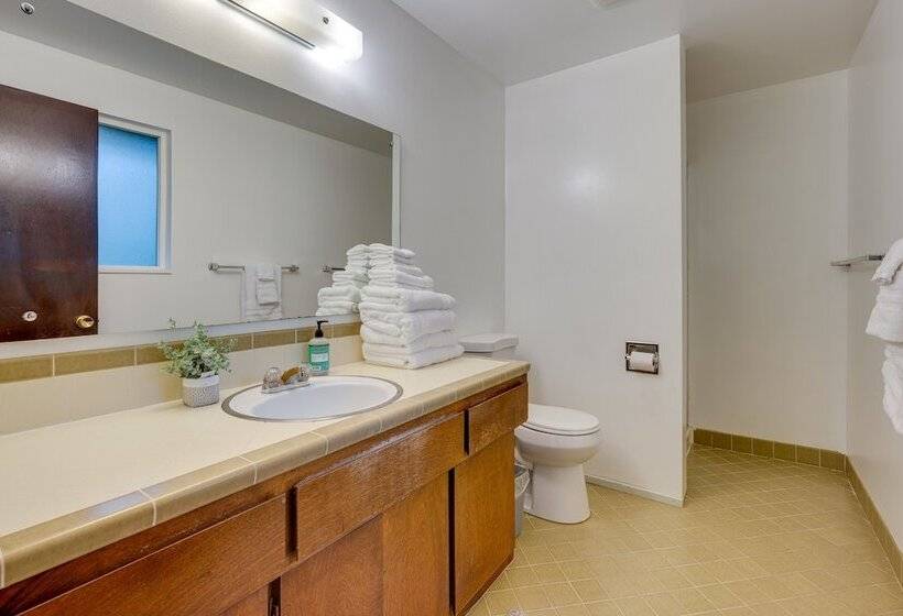 Expansive Lake Forest Park Home W/ Private Deck!