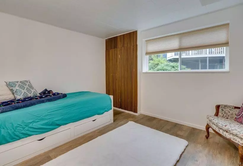 Expansive Lake Forest Park Home W/ Private Deck!