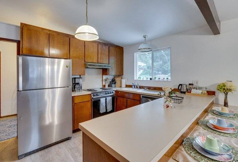 Expansive Lake Forest Park Home W/ Private Deck!