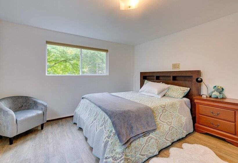 Expansive Lake Forest Park Home W/ Private Deck!