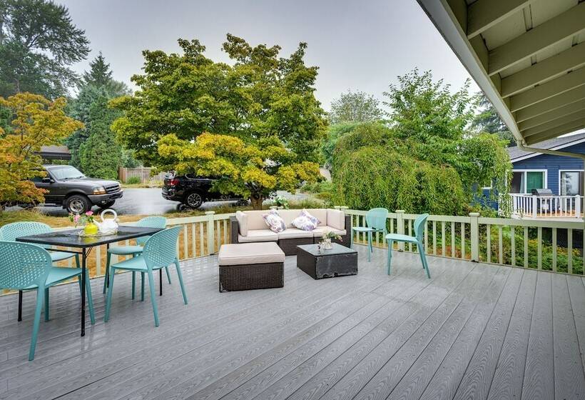 Expansive Lake Forest Park Home W/ Private Deck!