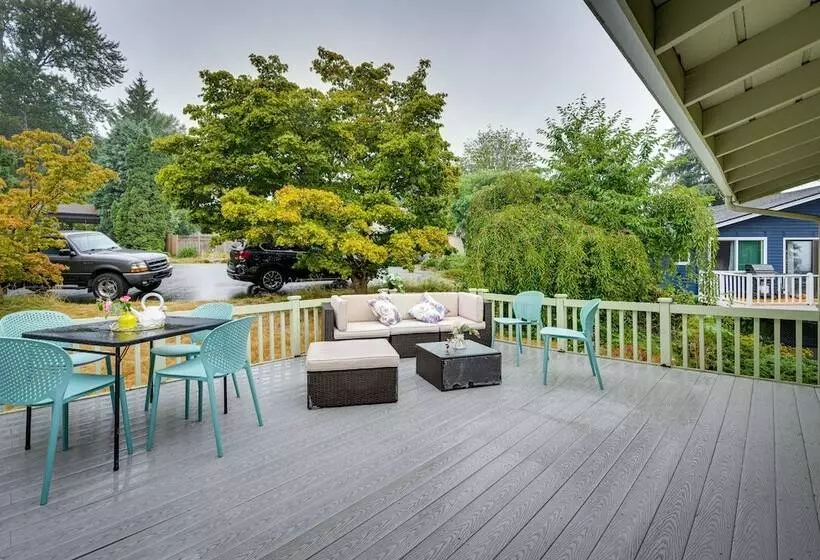 Expansive Lake Forest Park Home W/ Private Deck!