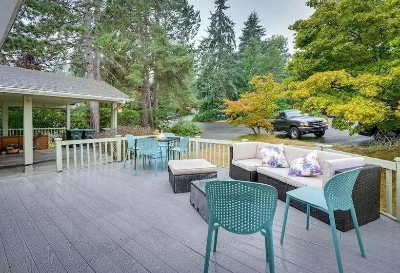 Expansive Lake Forest Park Home W/ Private Deck!