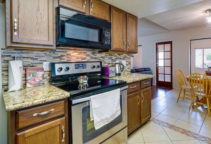 Sun Lakes Home In Retirement Community W/ 3 Pools