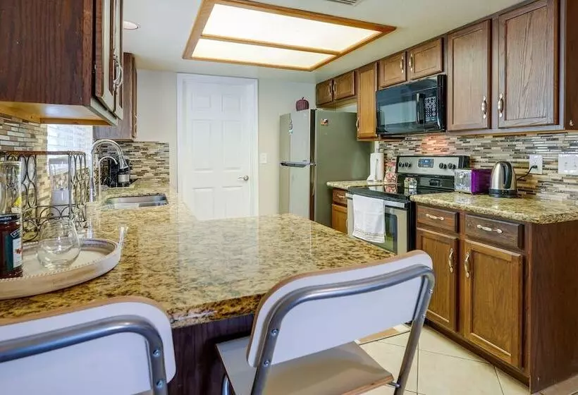 Sun Lakes Home In Retirement Community W/ 3 Pools