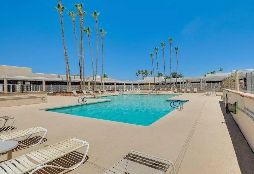 Sun Lakes Home In Retirement Community W/ 3 Pools