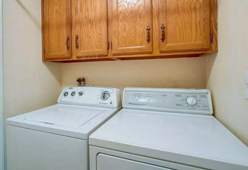 Sun Lakes Home In Retirement Community W/ 3 Pools