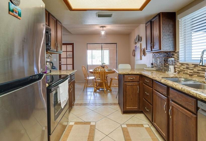 Sun Lakes Home In Retirement Community W/ 3 Pools