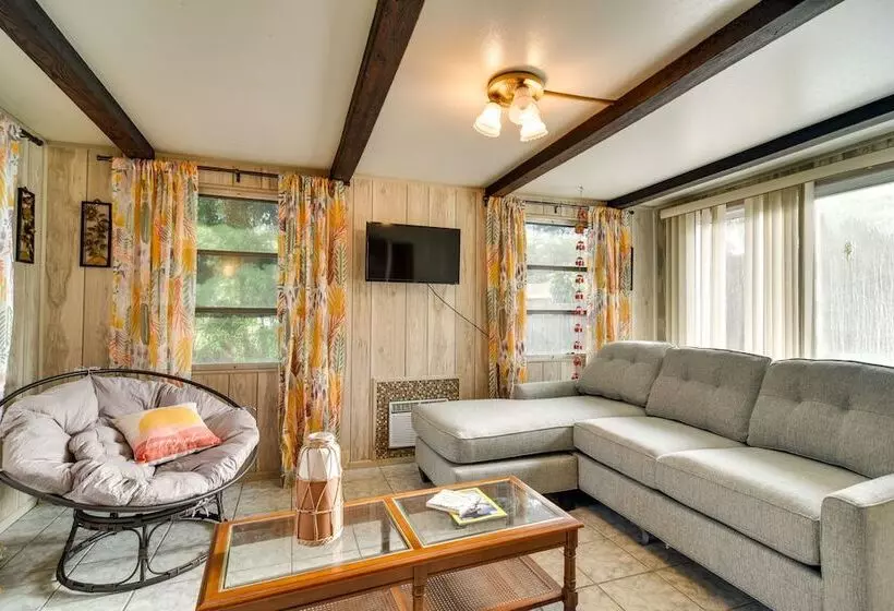 Sunny Seminole Retreat W/ Patio, Near Beaches!