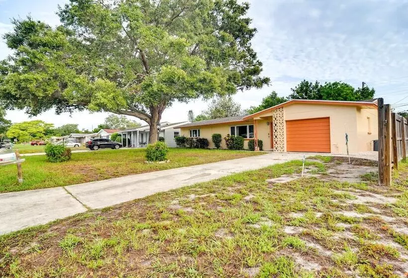 Sunny Seminole Retreat W/ Patio, Near Beaches!