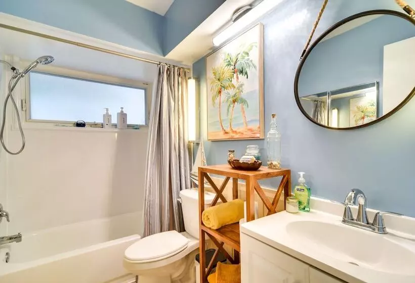 Sunny Seminole Retreat W/ Patio, Near Beaches!