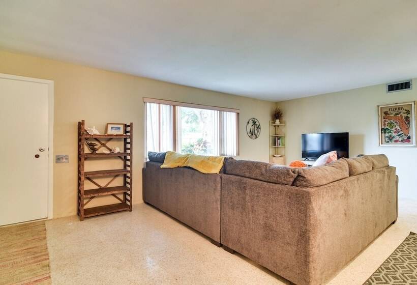 Sunny Seminole Retreat W/ Patio, Near Beaches!