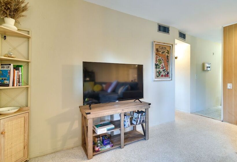 Sunny Seminole Retreat W/ Patio, Near Beaches!