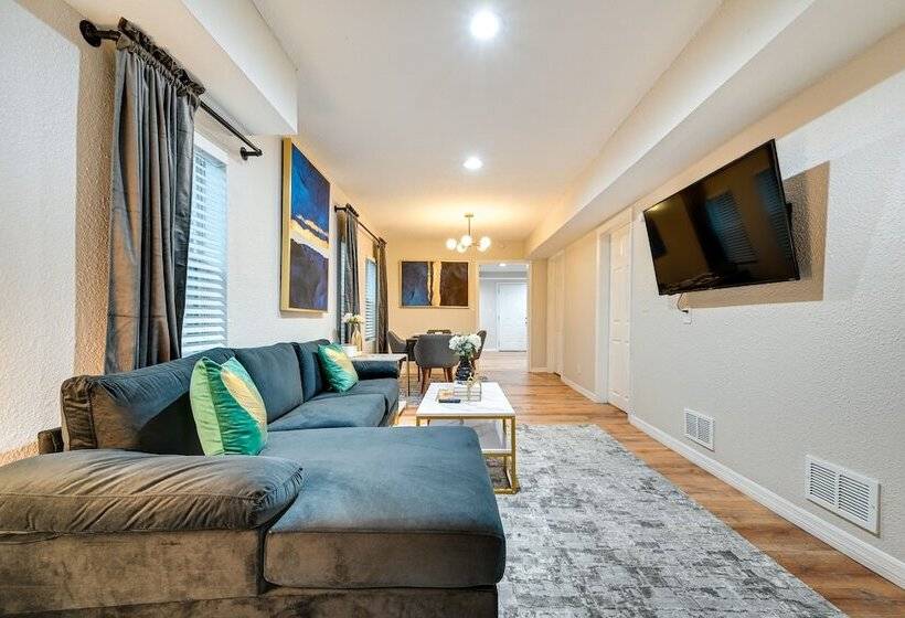 Wfh Friendly Tampa Home Rental: 2 Mi To Downtown!