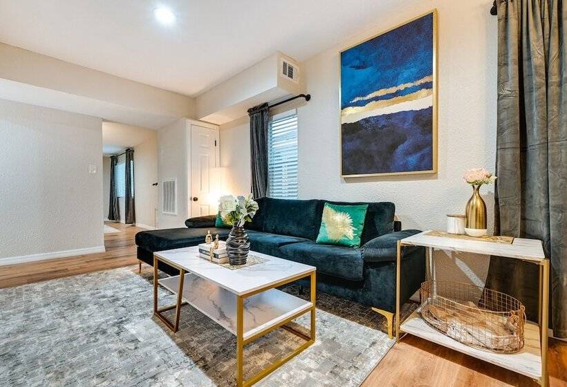 Wfh Friendly Tampa Home Rental: 2 Mi To Downtown!