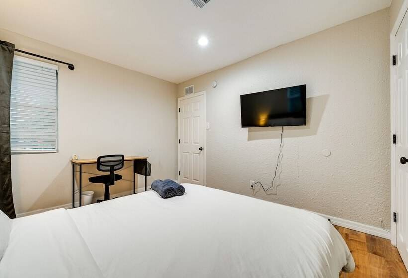 Wfh Friendly Tampa Home Rental: 2 Mi To Downtown!