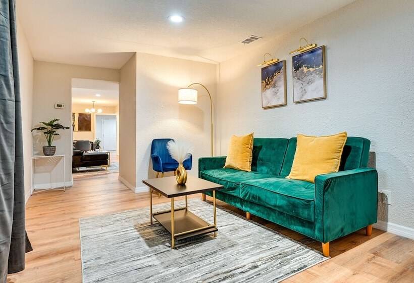 Wfh Friendly Tampa Home Rental: 2 Mi To Downtown!