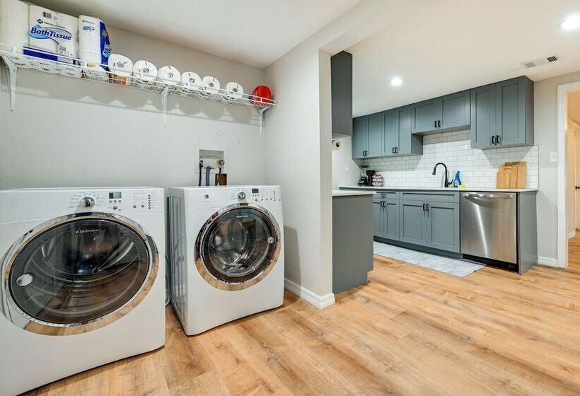 Wfh Friendly Tampa Home Rental: 2 Mi To Downtown!