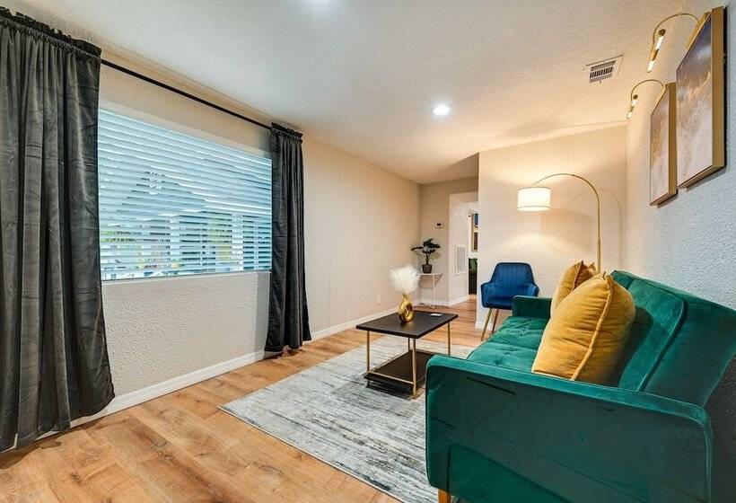 Wfh Friendly Tampa Home Rental: 2 Mi To Downtown!