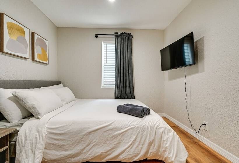 Wfh Friendly Tampa Home Rental: 2 Mi To Downtown!