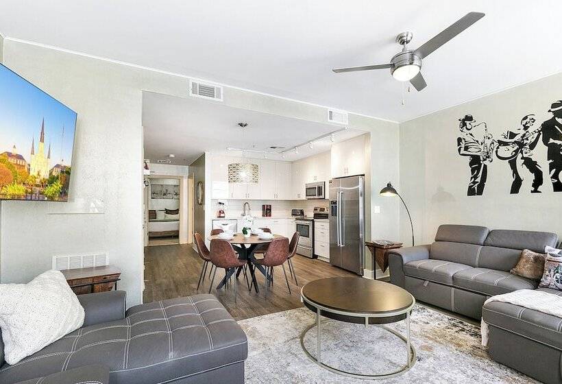 1br Condo In Vibrant New Orleans