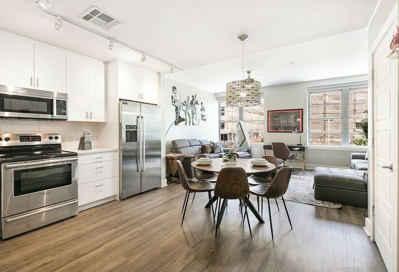1br Condo In Vibrant New Orleans