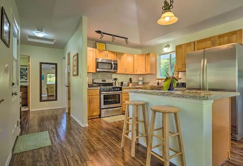 Big Island Paradise  Hawaiian Retreat W/ Patio!