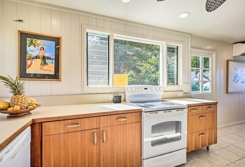 Bright & Airy Beach House W/ Oceanfront Views