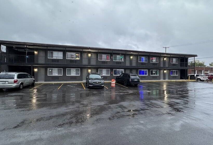 Отель Imperial Suites