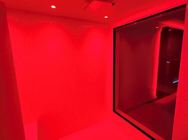 Отель Imperial Suites