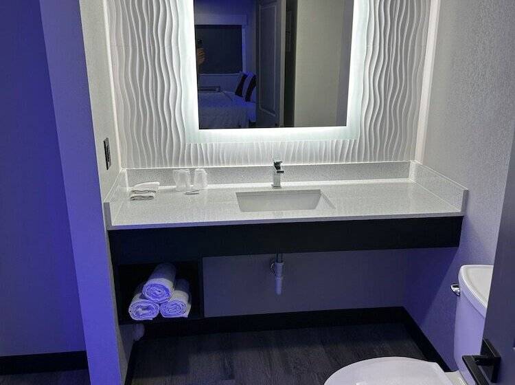 Отель Imperial Suites