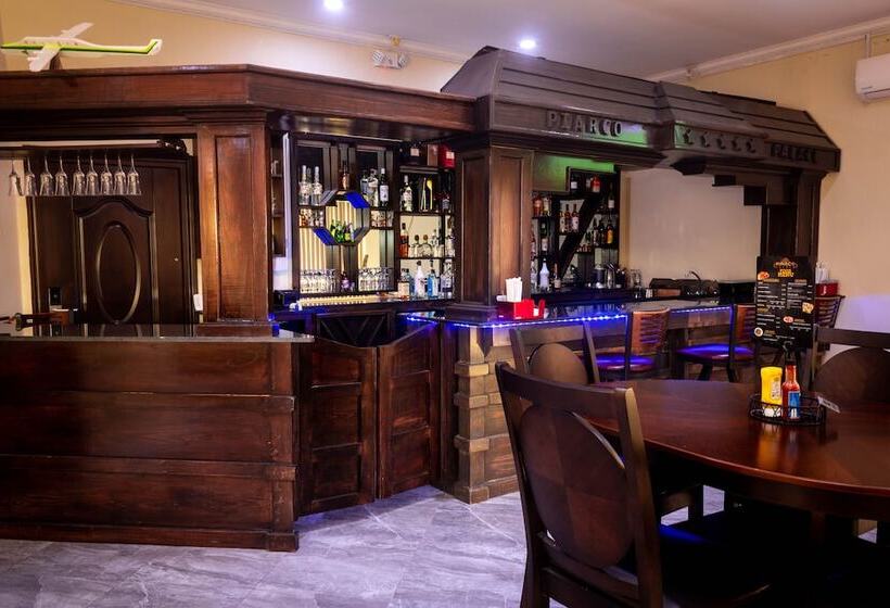 هتل Piarco Palace