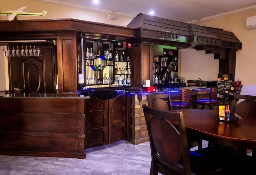 هتل Piarco Palace