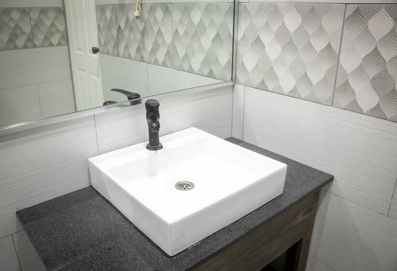 هتل Piarco Palace