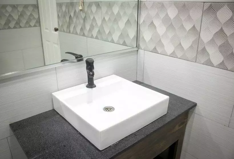 هتل Piarco Palace