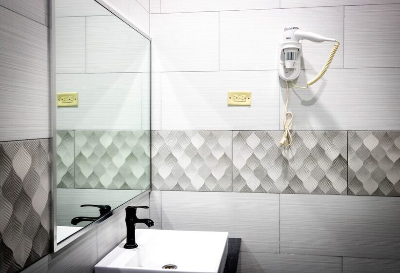 هتل Piarco Palace