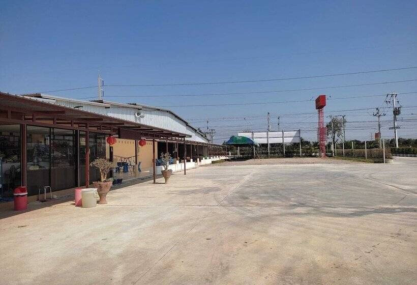 בית מלון כפרי Pueng Luang Resort