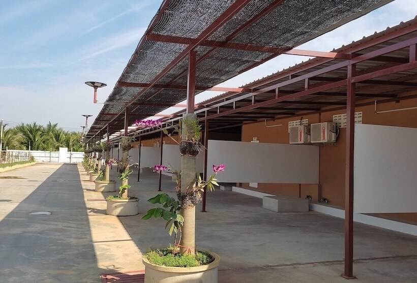 בית מלון כפרי Pueng Luang Resort