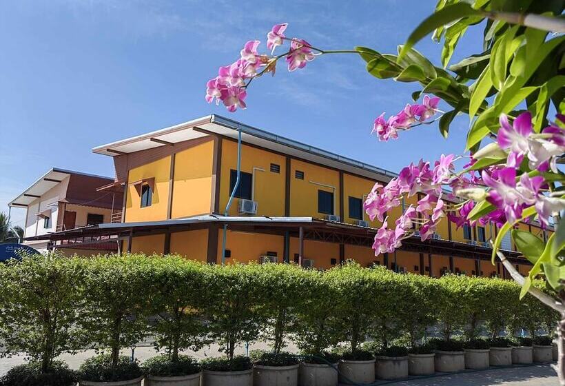 בית מלון כפרי Pueng Luang Resort