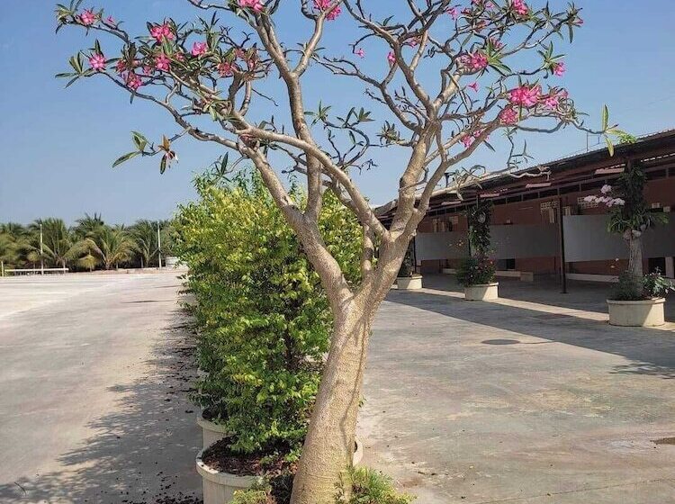 בית מלון כפרי Pueng Luang Resort