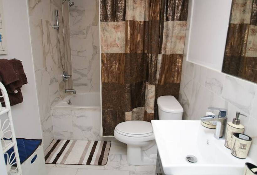 Отель Renaissance Properties   728 Market Street