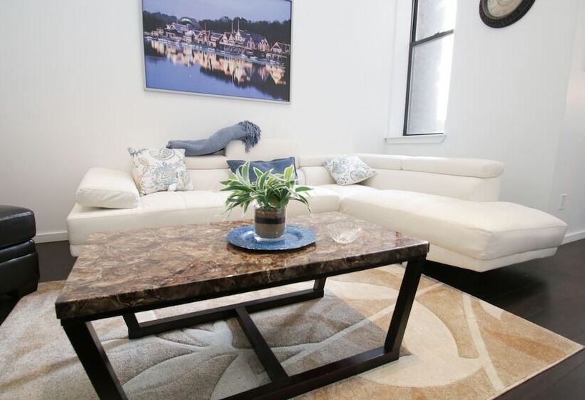 Отель Renaissance Properties   728 Market Street