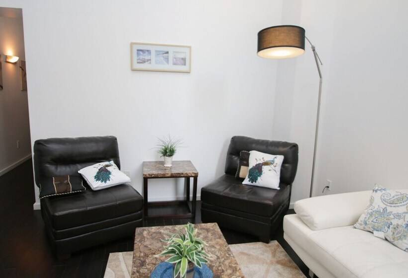 Отель Renaissance Properties   728 Market Street