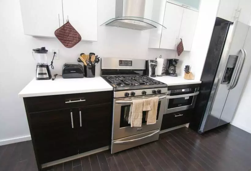 هتل Renaissance Properties   728 Market Street