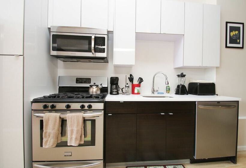 Отель Renaissance Properties   728 Market Street